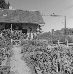Railway guard house in Schmitten Freiburg against the backdrop of the cultivation drive, August 1942.