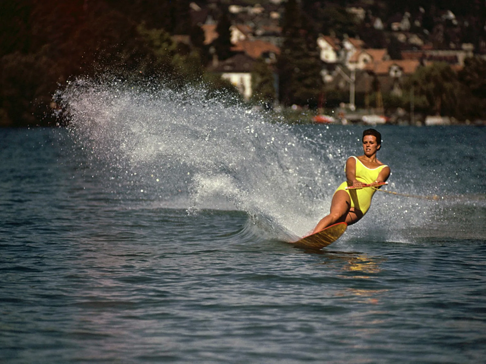 Das Schweizer Wasserskitalent Alice Baumann während dem Training auf dem Zürichsee, August 1962.