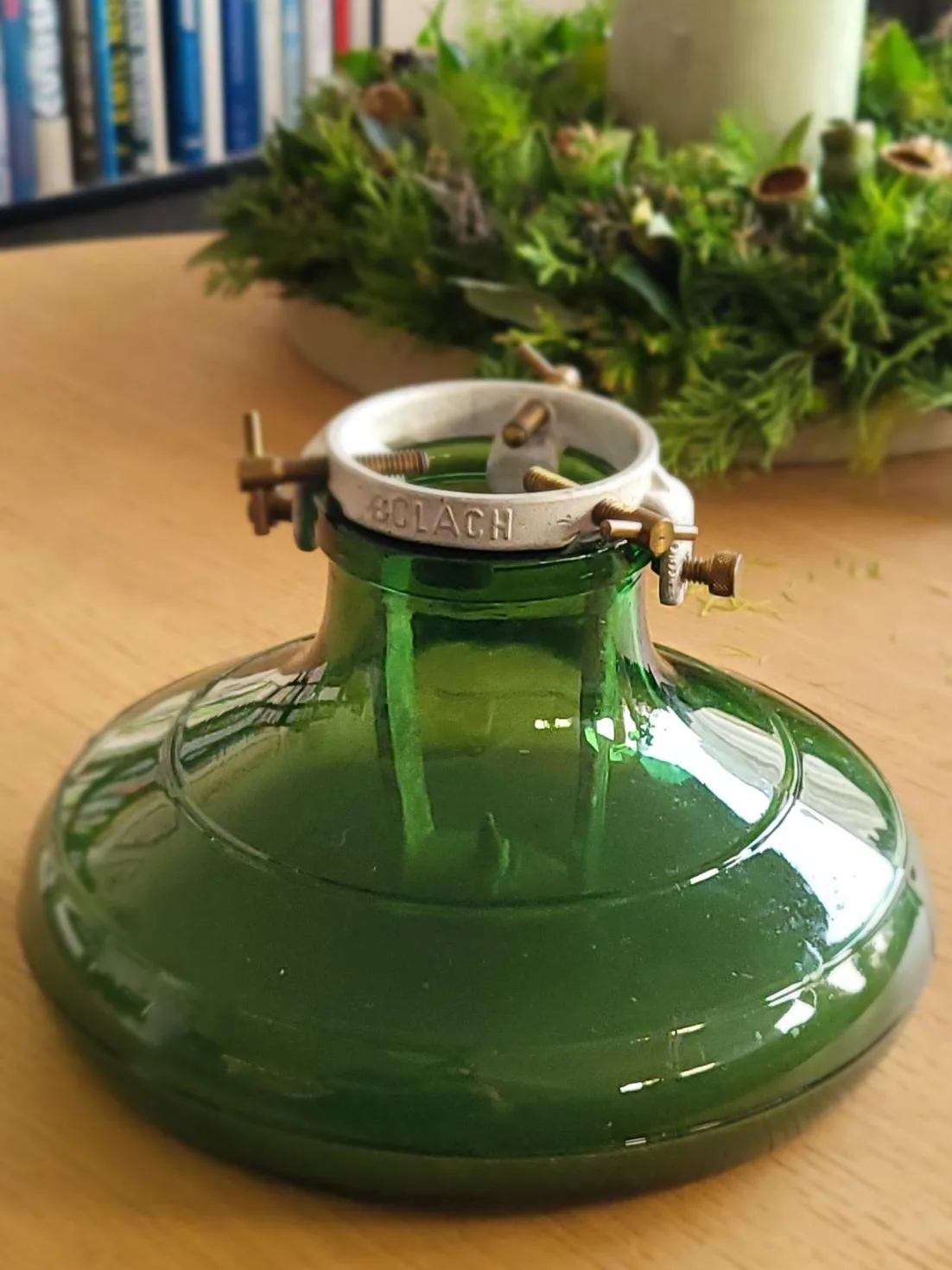 Grüner Weihnachtsbaumständer, Modell Bülach.