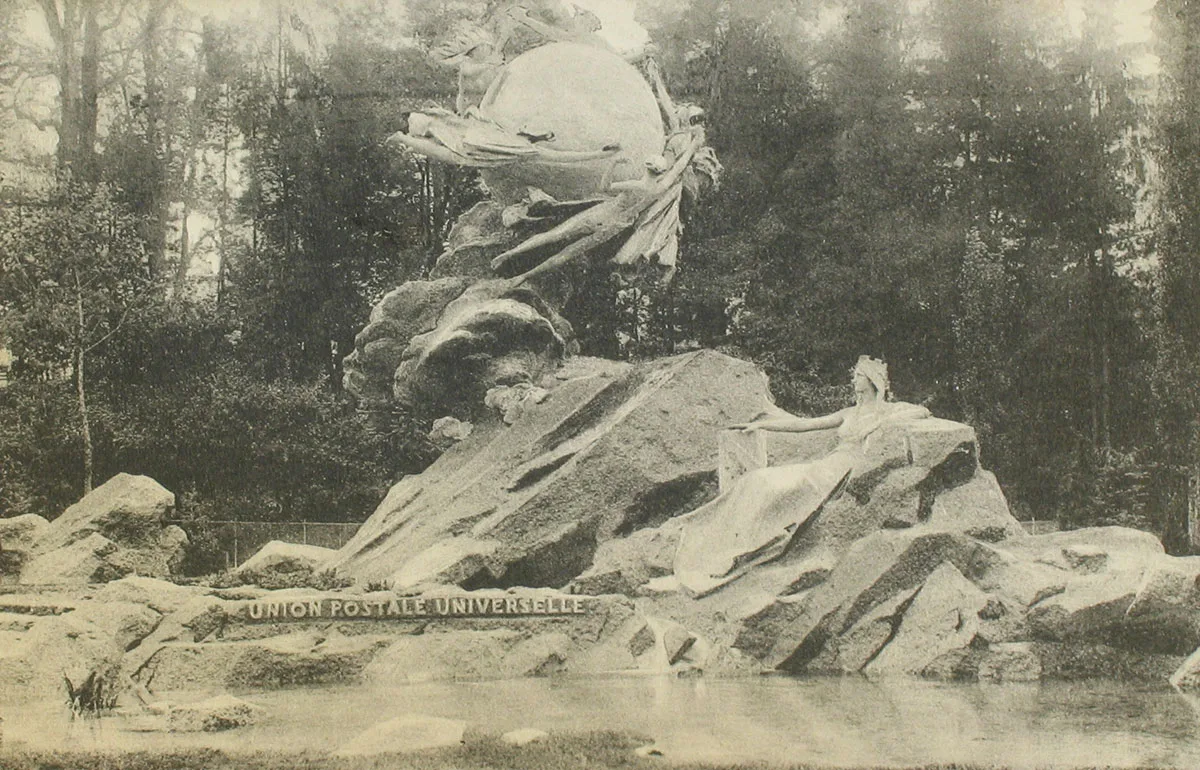 The Universal Postal Union monument on a postcard from 1909.