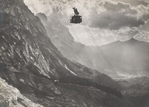 Die erste Schweizer Luftseilbahn für den öffentlichen Personenverkehr am Wetterhorn, 1909.