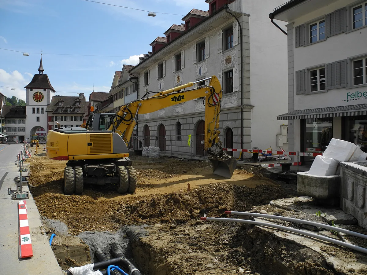 Willisau, Gassensanierung 2013, Situation vor dem Rathaus, hinten das Untertor.