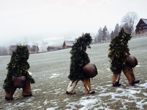 «Wüschte» Silvesterchläuse, unterwegs in Urnäsch, zwischen 1975-1985.