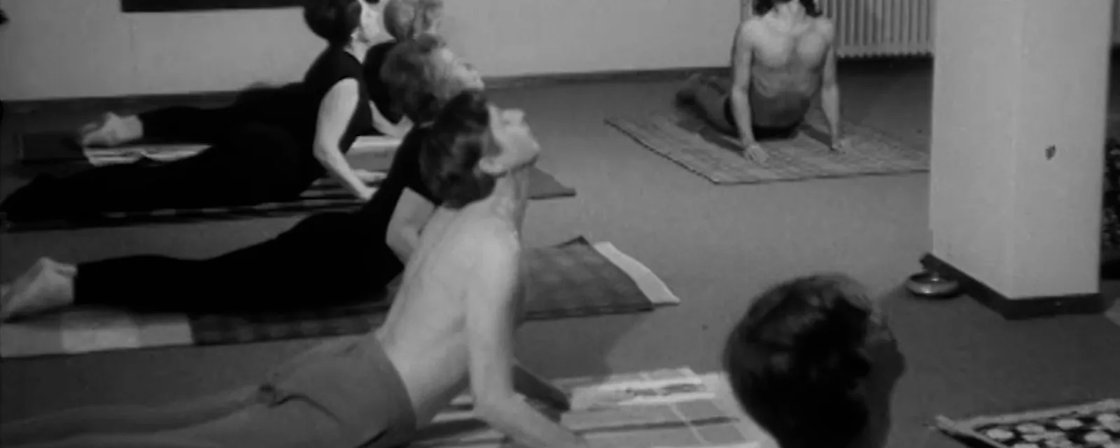 Ausschnitt aus der Schweizer Filmwochenschau, die 1969 über die zunehmende Verbreitung des Yogas berichtete.