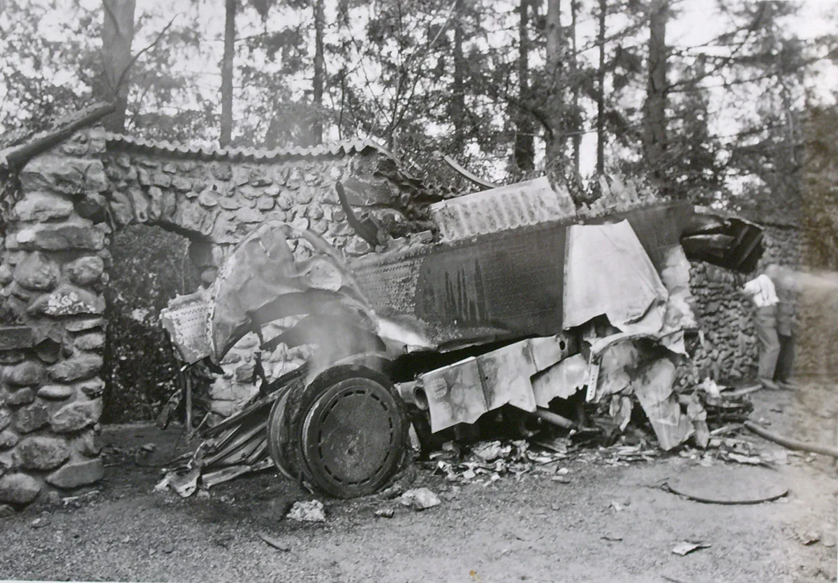 Detailaufnahme der Zerstörung nach dem Flugzeugabsturz auf Schloss Wyden im Juli 1944.